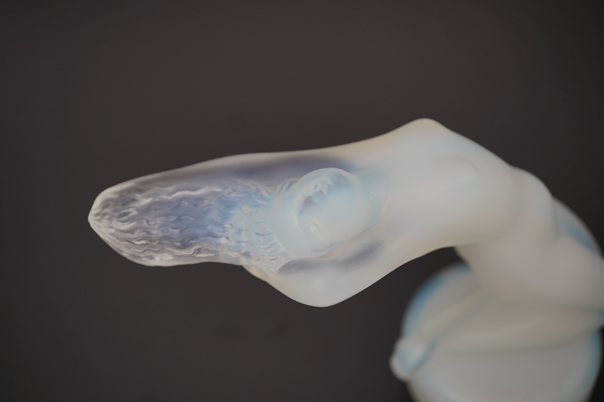 Lalique: A 'Chrysis' presse-papiers/paperweight